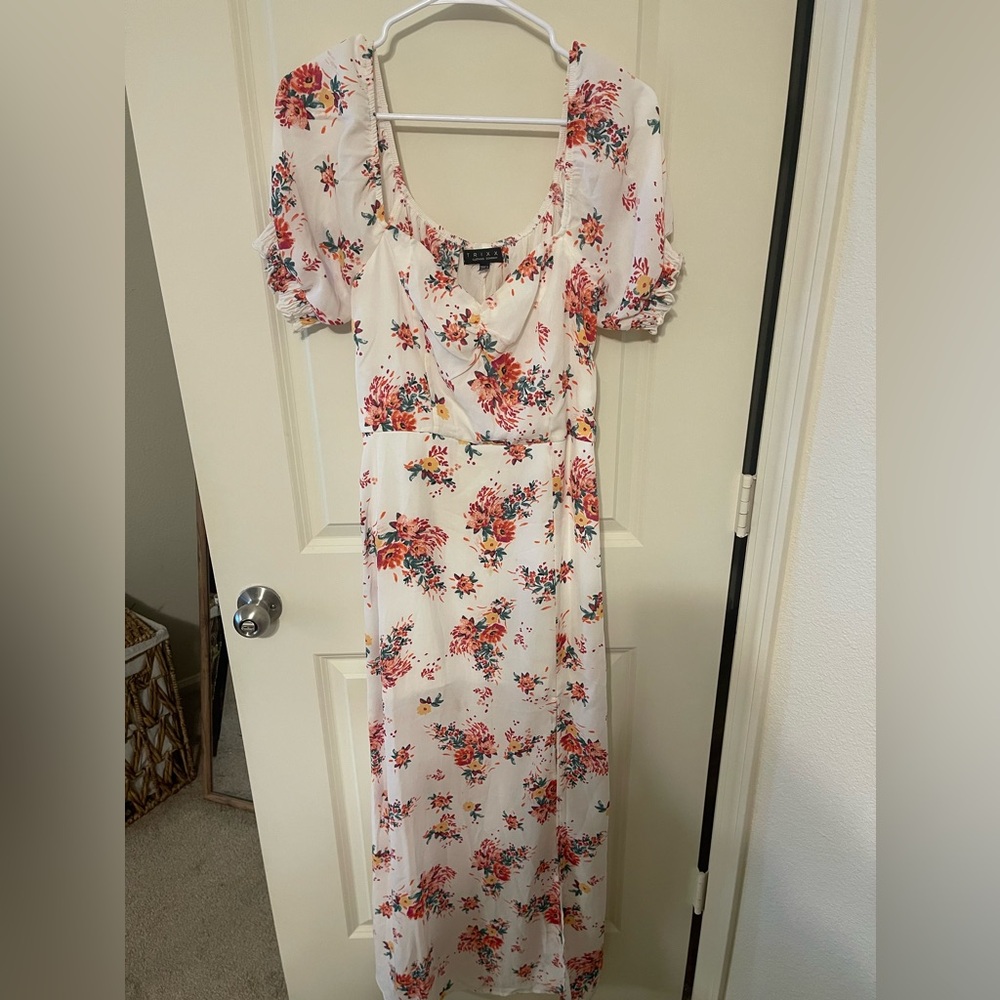 TRIXXI Clothing Company Maxi Dress Cream Floral Short Sleeve Medium